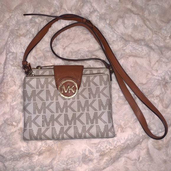 Michael Kors Handbags - Michael Kors Crossbody